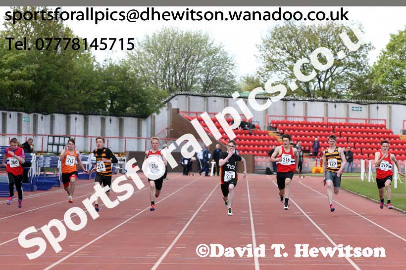 Boys under-15s 100 metres, North Eastern Track and Field Champs, Gateshead Stadium. Photo: David T. Hewitson/Sports for All Pics